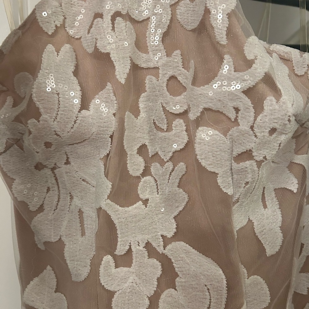 L'ATISTE White Lace Overlay Mini Dress with Nude Lining - Picture 13 of 15